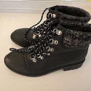 Black winter boots